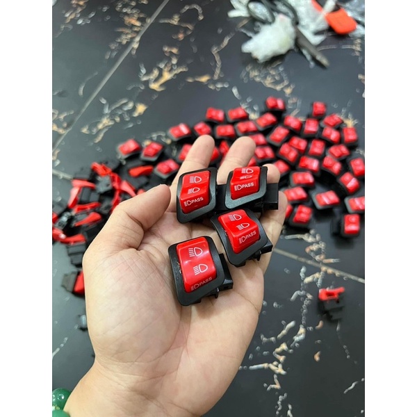 Nút đỏ pasing và nút đỏ đề máy