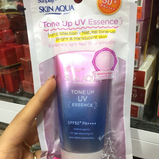 Tinh chất chống nắng hiệu chỉnh sắc da Sunplay Skin Aqua Tone Up UV Essence SPF50+ PA++++ 50g