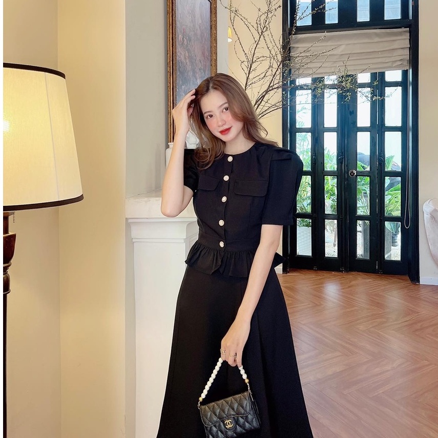 Set áo tay phồng lai bèo đính nút to chân váy dài phong cách tiểu thư sang chảnh