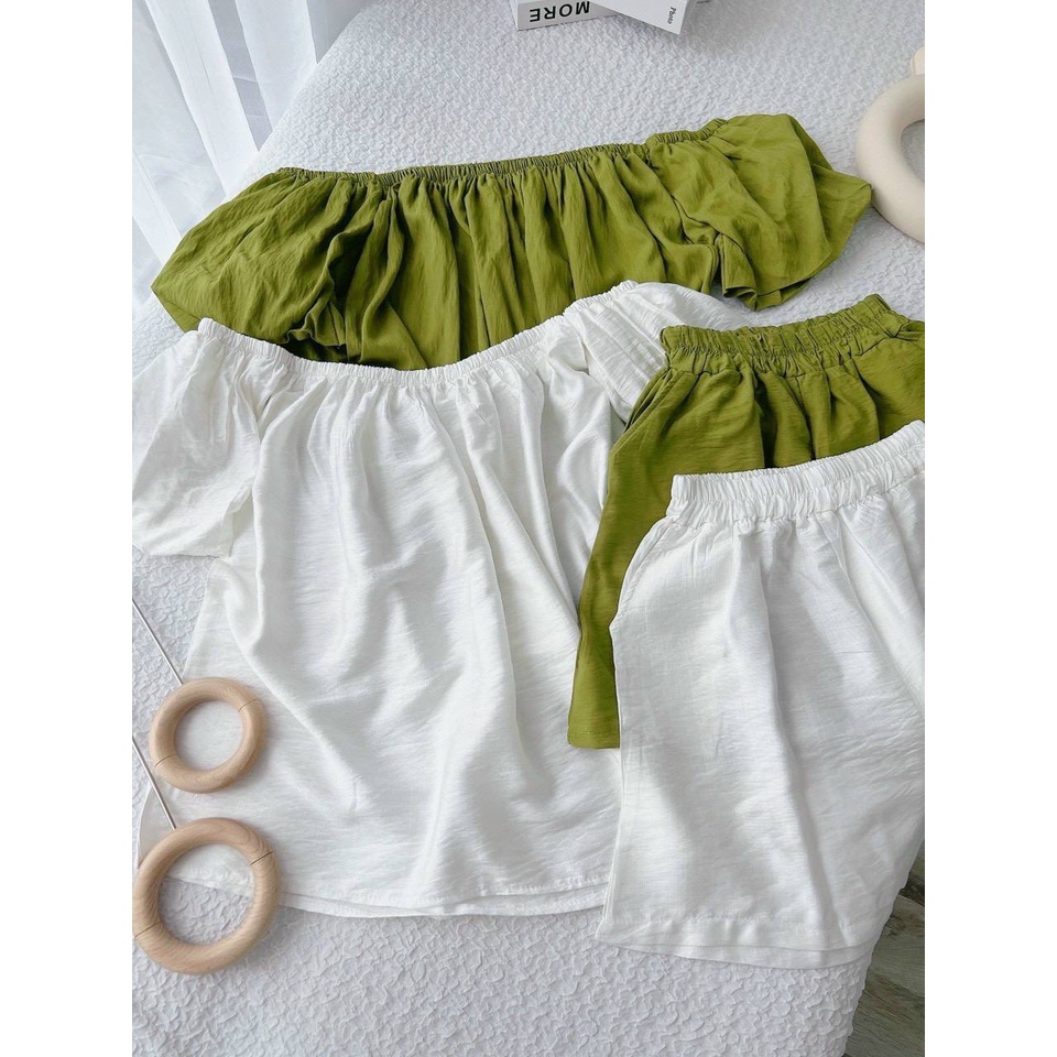 Set áo bẹt vai kèm quần short năng động, trẻ trung | BigBuy360 - bigbuy360.vn