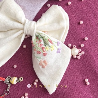 Nơ linen trắng thêu hoa