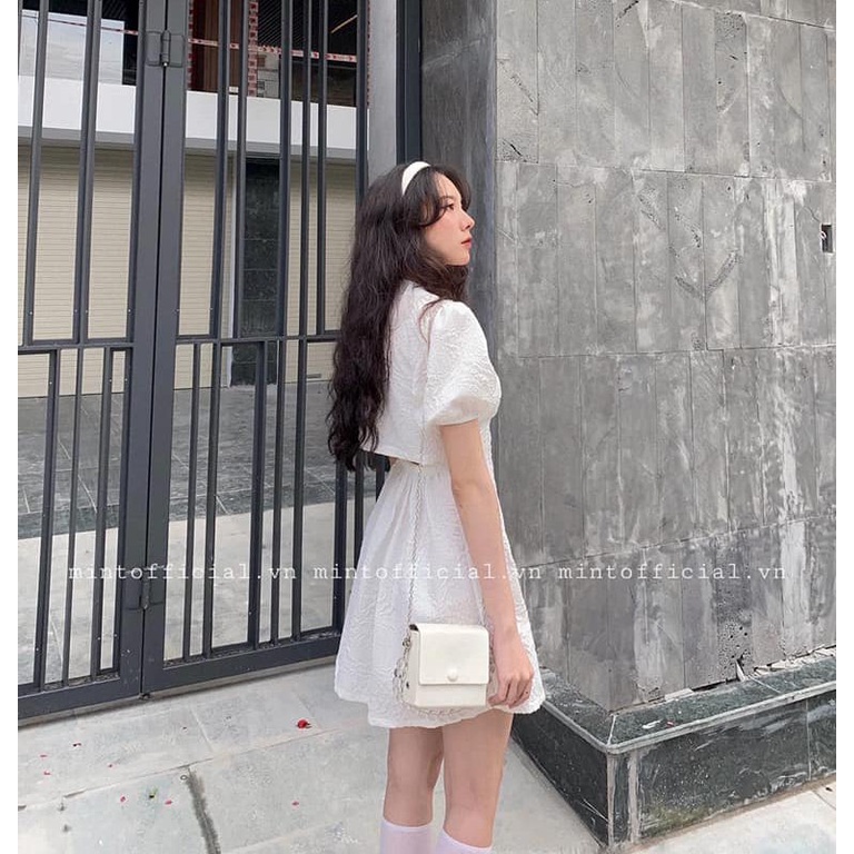 Váy đầm nữ cộc tay bồng gấm hoa khoét eo cut out đen trắng Wikishop freesize phong cách hàn quốc sexy dáng chữ A C795 | BigBuy360 - bigbuy360.vn