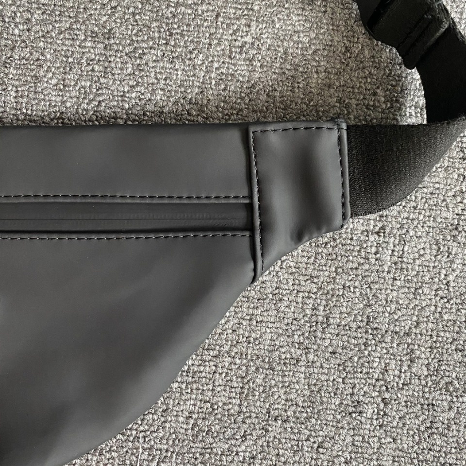 Túi đeo chéo FOG Bag 6th tam giác, Túi đeo hông Fear Of God, Chất liệu da chống nước, full tem, tag, DuSo