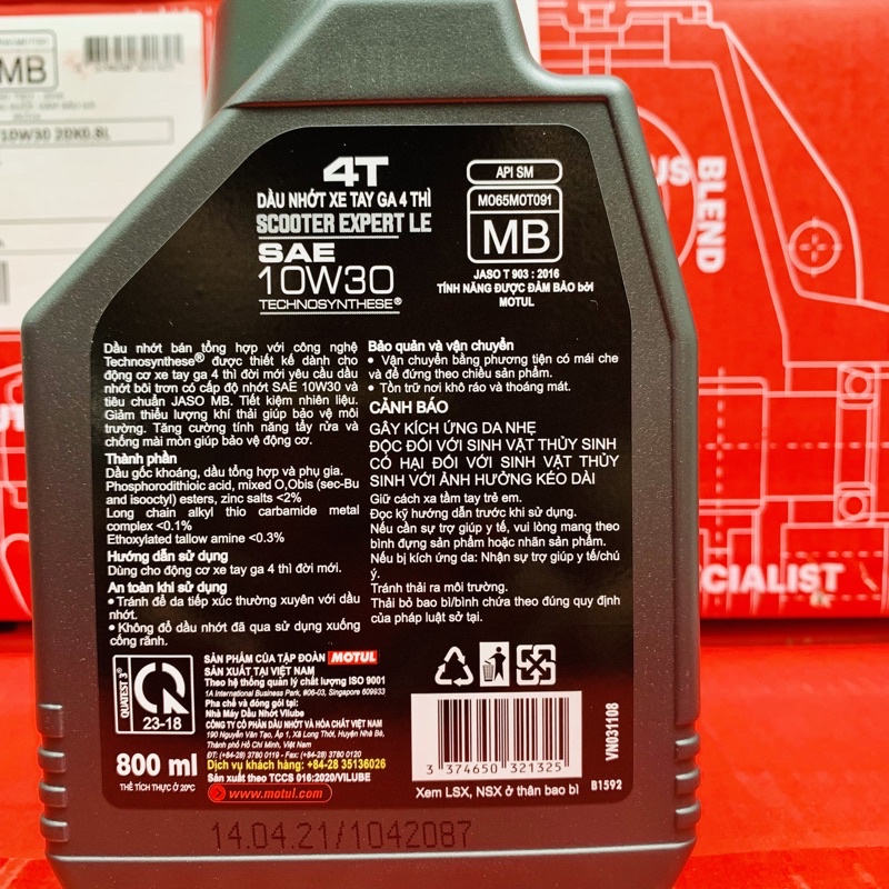 Nhớt Xe Tay Ga Motul Scooter Expert LE 10W-30 Và 10W-40 800ML - Sản Phẩm Của Motul Việt Nam