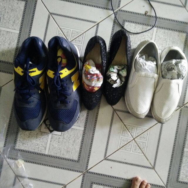 Com bo giày hiệu adidas