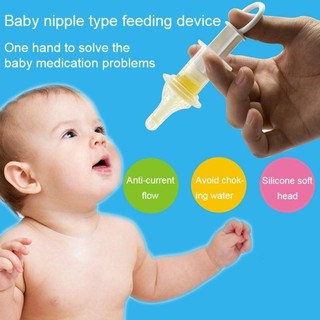 Ống bơm có đầu ti cho bé uống thuốc