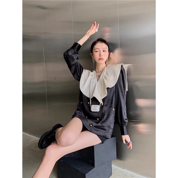 Đầm vest cổ bèo nút kim loại vàng