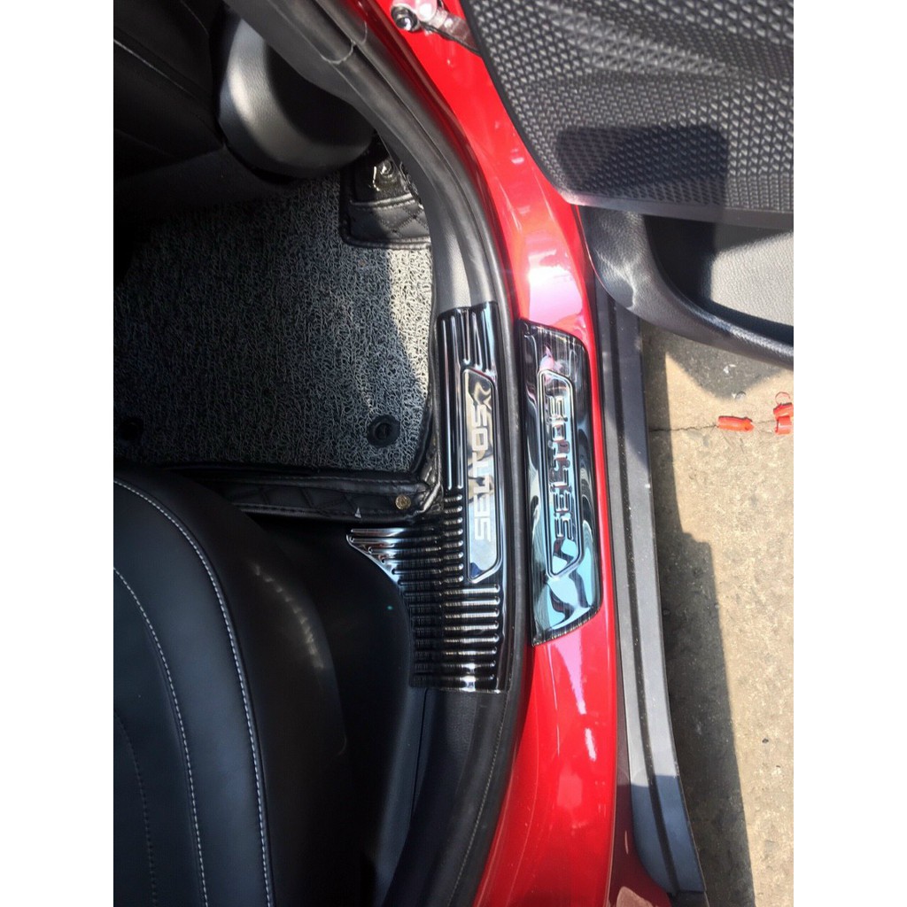 Ốp Bậc Cửa Kia Seltos 2020 2021 Mẫu Titan CT01