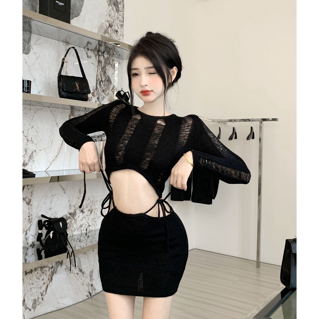 QKOOLE  Áo Croptop Màu Đen Hở Eo Phong Cách Hàn Quốc Thời Trang Cho Nữ