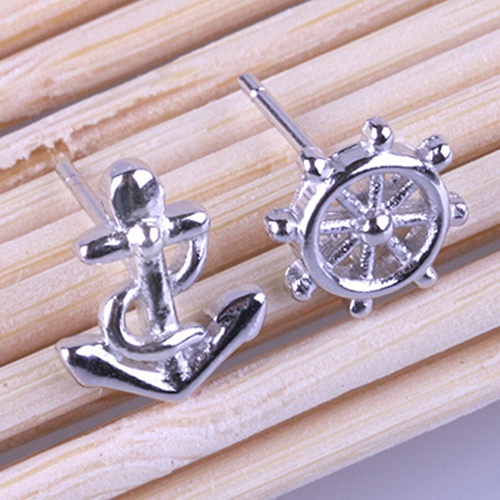 Đôi khuyên tai nữ thiết kế mỏ neo và bánh lái tàu độc đáo xinh xắn
