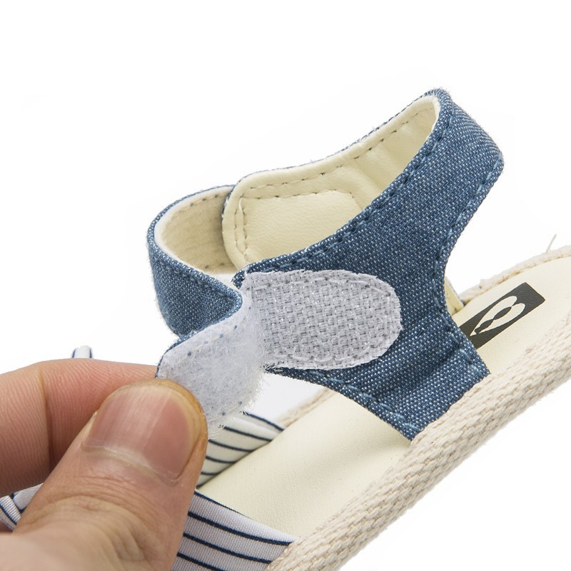 Sandal kẻ sọc chống trượt cho bé gái