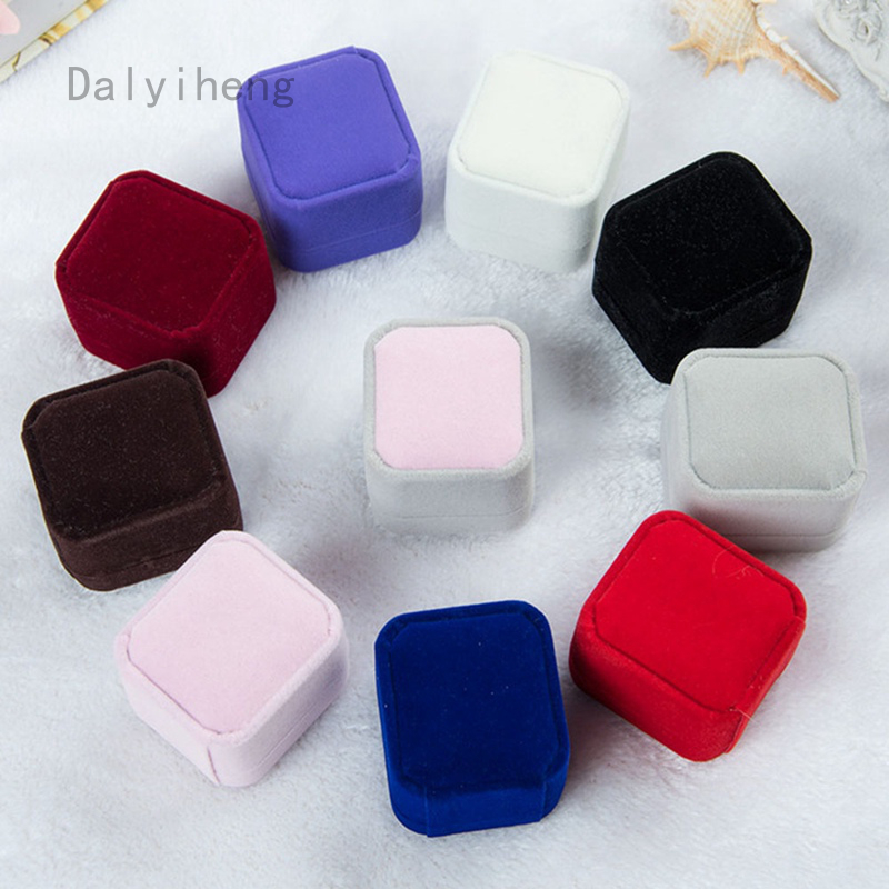 Hộp đựng trang sức bằng nhung sang trọng | BigBuy360 - bigbuy360.vn