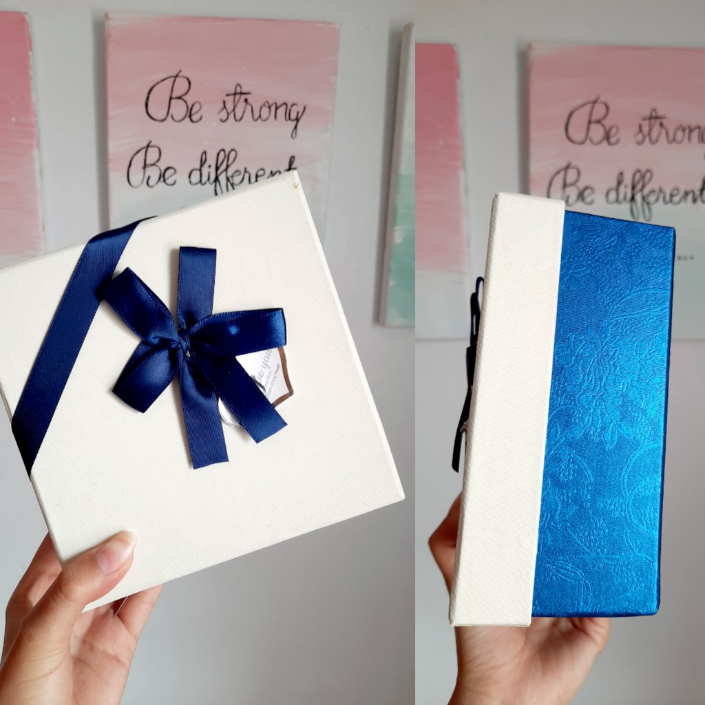 Hộp quà hình vuông loại 15cmx15cm cao 7,5cm