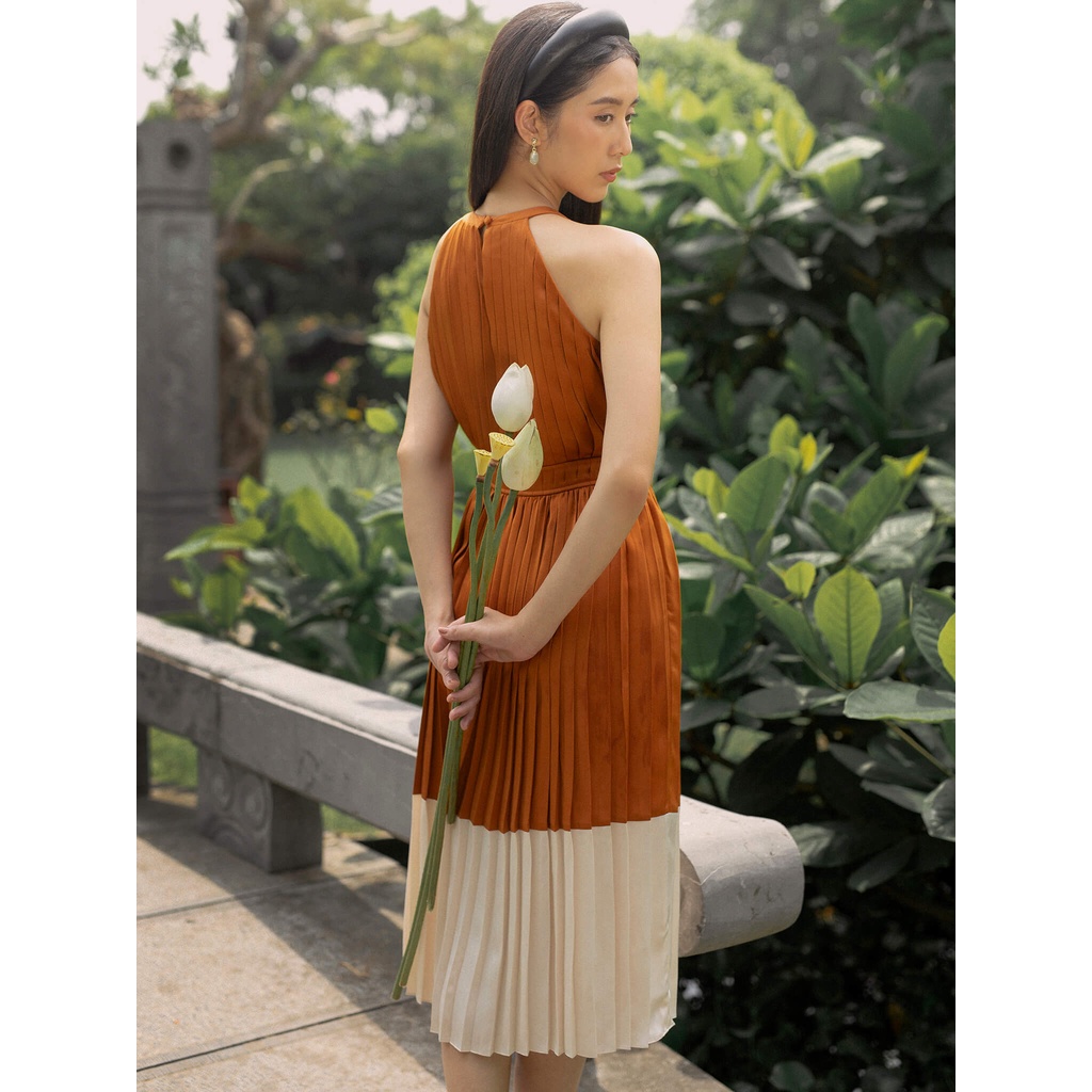 ĐẦM MAXI DẬP LY CỔ YẾM PHỐI MÀU D.CHIC MS: 2812996