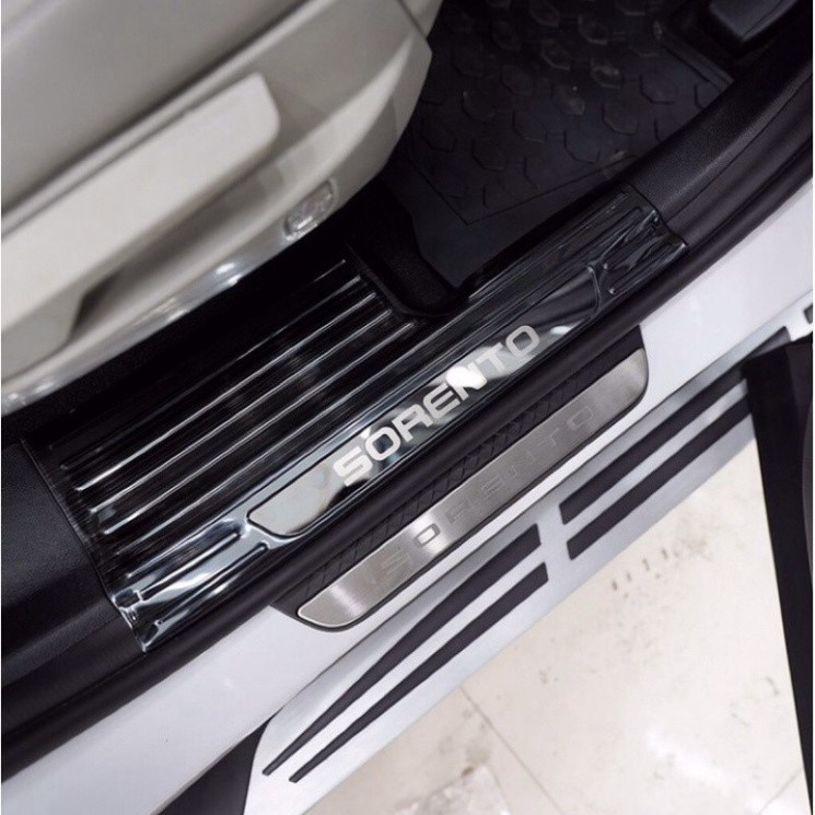 - Sorento 2021- Ốp bậc cửa trong xe Sorento 2021 titan cao cấp