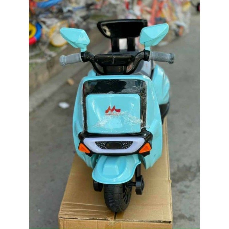 Xe điện Vespa cho cậu ấm cô chiêu