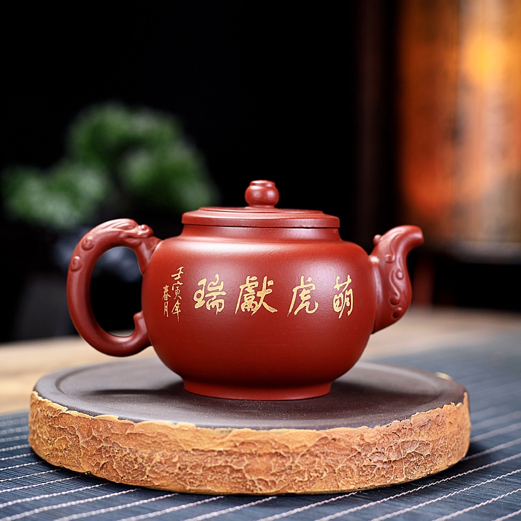 Ấm Tử Sa Nghi Hưng Manh Hổ Hiến Thụy 310 ml (Đại Hồng Bào)