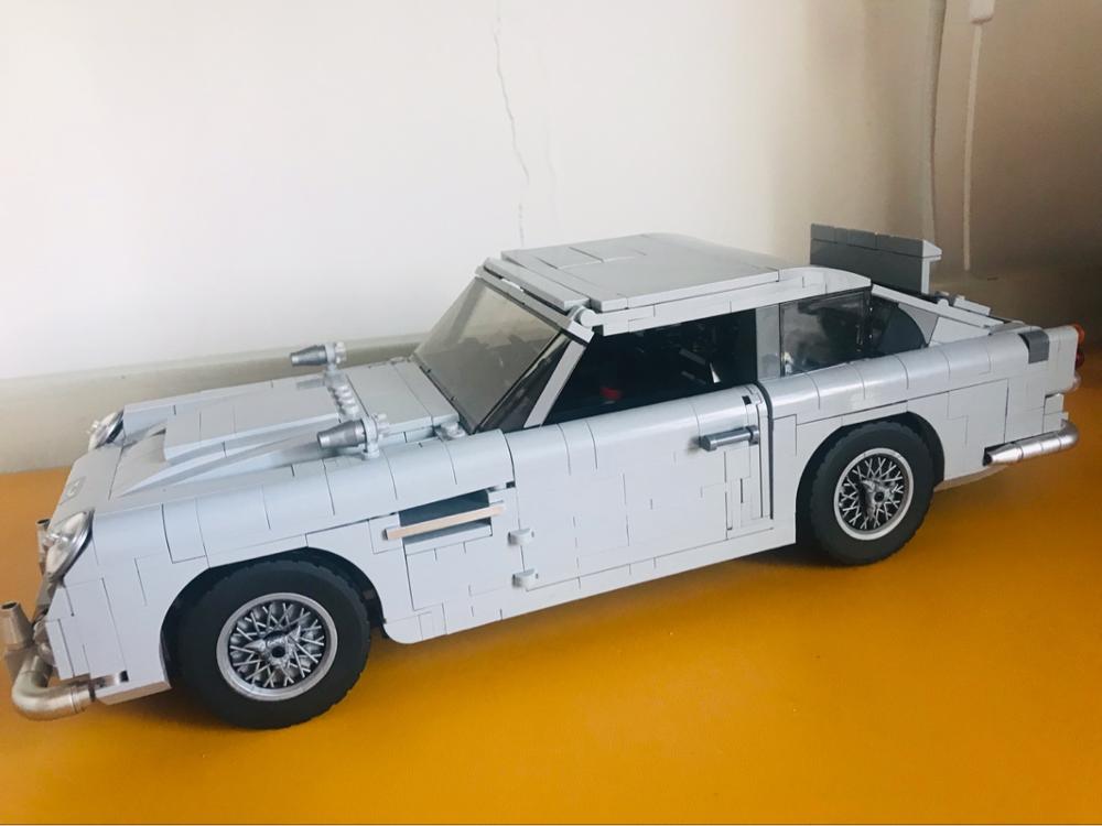 Đồ chơi Lắp ráp Mô hình siêu xe  Aston Martin DB5 trong phim James Bond 007 1450pcs