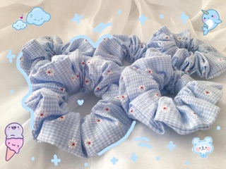 🦋 SCRUNCHIES DÂY BUỘC TÓC HOA CÚC NHÍ NỀN XANH SIU CUTE