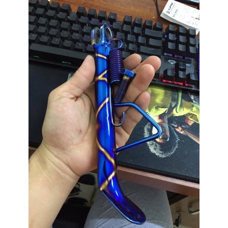 Chân chống xe máy titan 7 màu đẹp lắp đặt cho mọi loại xe.