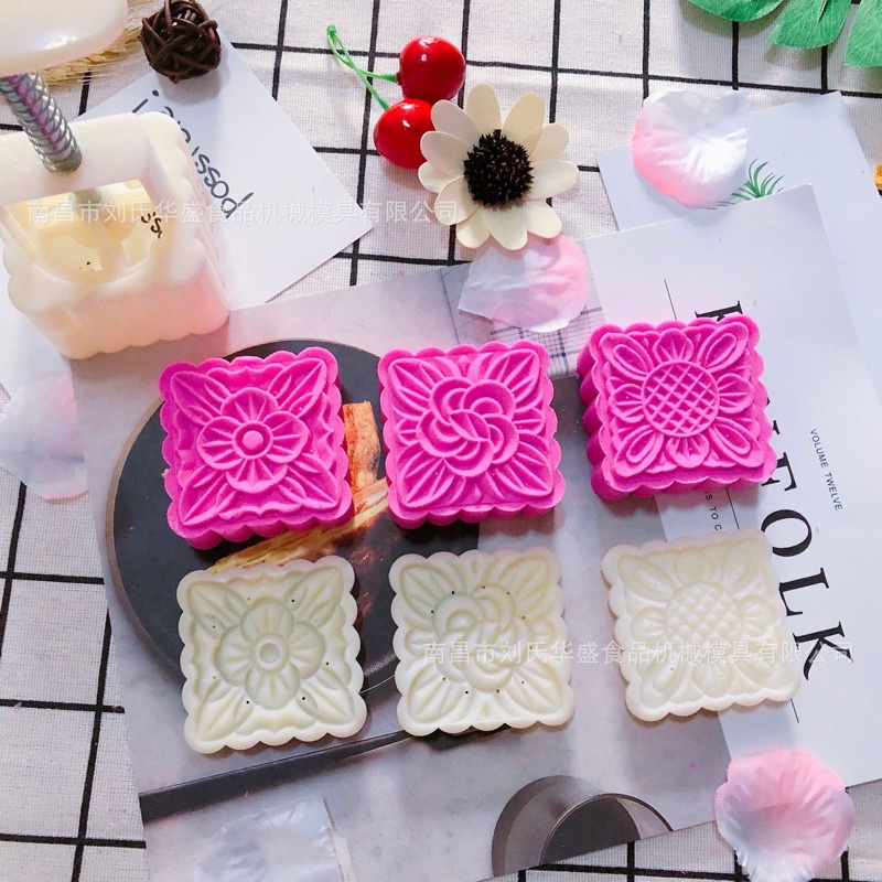 Khuôn trung thu lò xo vuông 3 mặt 100g