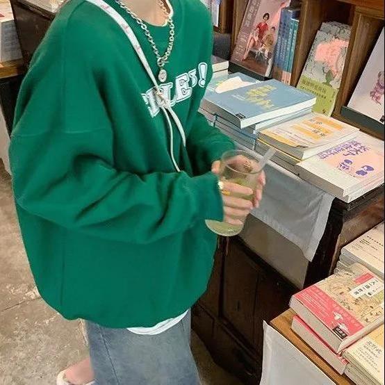 COZOK Áo sweater tay dài form rộng in chữ phong cách Hàn Quốc