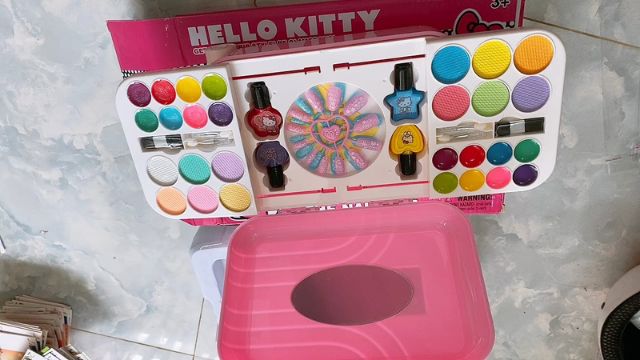 Vali trang điểm hello kitty đồ chơi trang điểm thật cho bé và búp bê