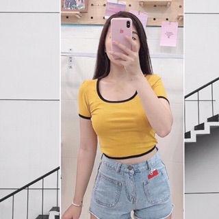 Áo phông croptop cổ U phối viền