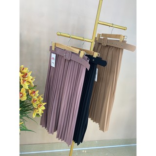 Chân váy dài dập ly kèm đai.