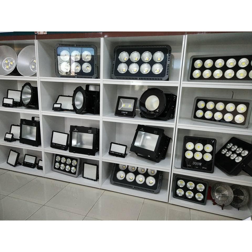 BÓNG ĐÈN PHA  LED THẦN CHIẾN  CÔNG SUẤT 200W ÁNH SÁNG TRẮNG VÀ VÀNG DÙNG CHIẾU SÁNG DÂN DỤNG ,TÀU BIỂN ...
