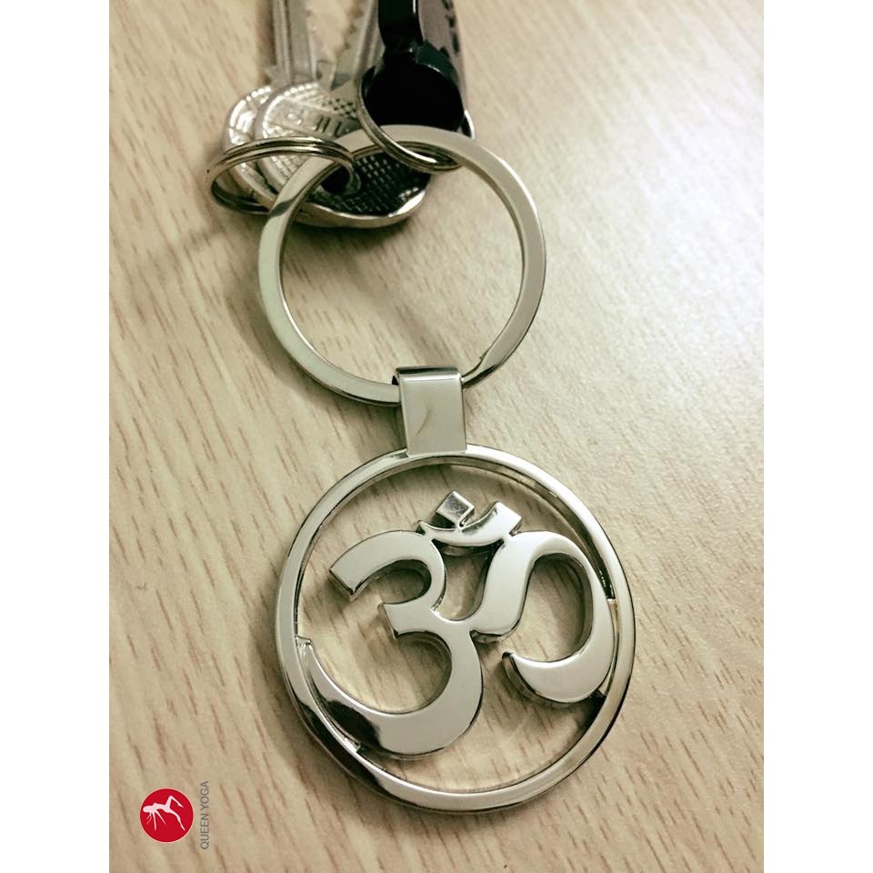 Móc Khóa Yoga Chữ OM Kim Loại Cao Cấp QUEEN YOGA