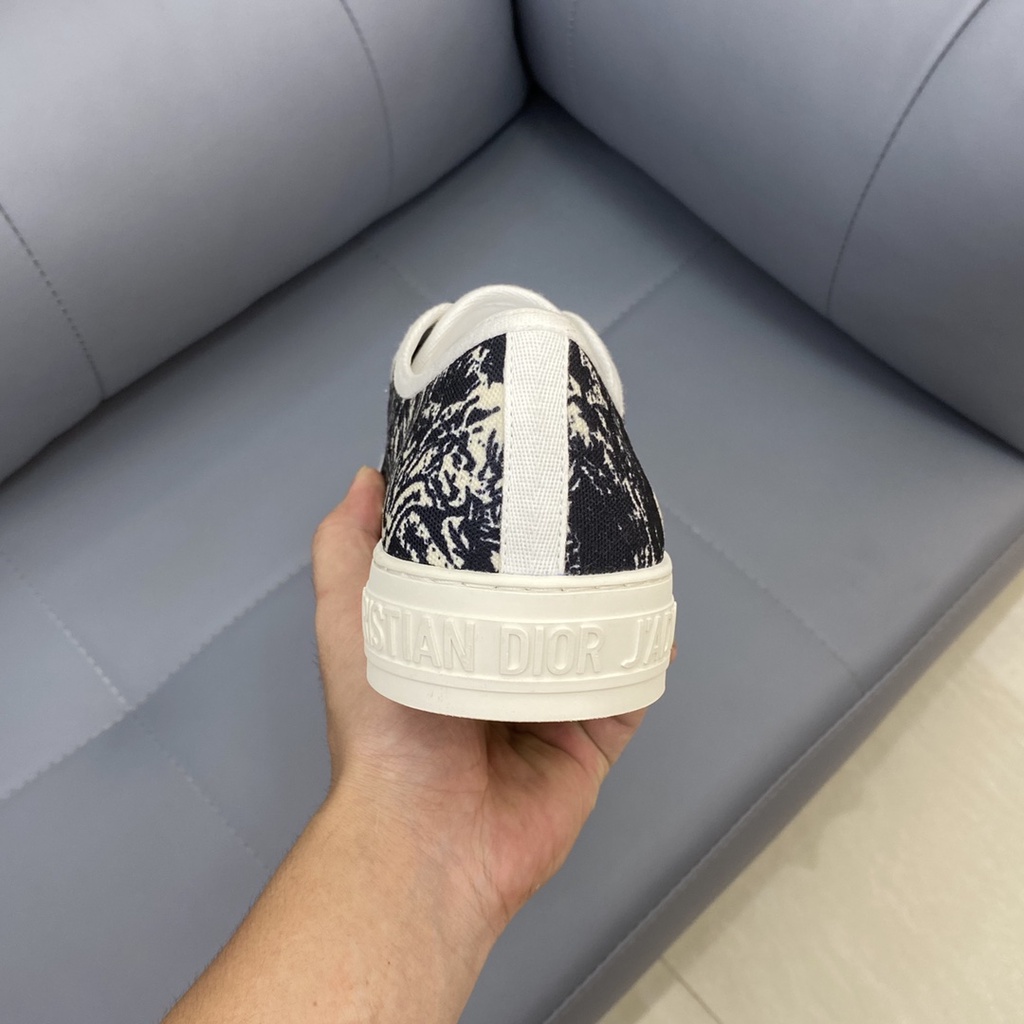 Giày sneakers nam cao cấp da thật DIOR CD thiết kế trẻ trung, họa tiết độc đáo cùng với kiểu dáng thông dụng, dễ phối đồ