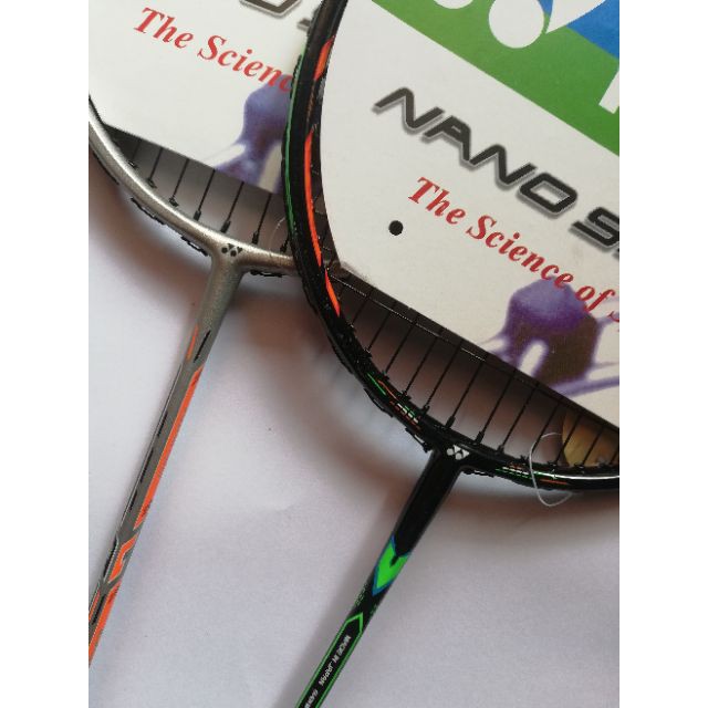 1 đôi vợt cầu lông yonex loại đẹp SỊN