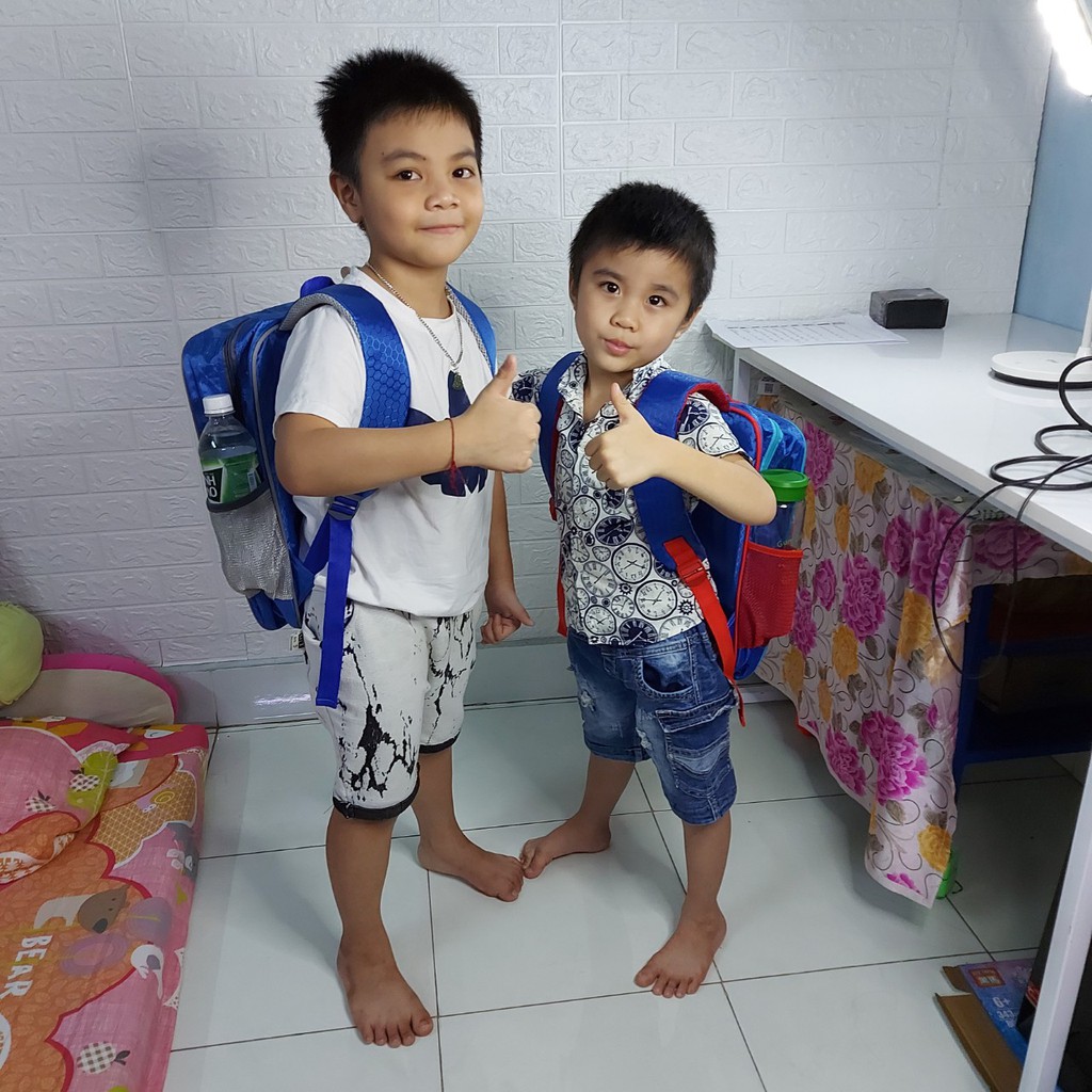 Balo học sinh, chất liệu vải dù chống nước, kích thước: 33 cm x 39 cm x 12 cm, tặng kèm 1 cuốn tập 100 trang