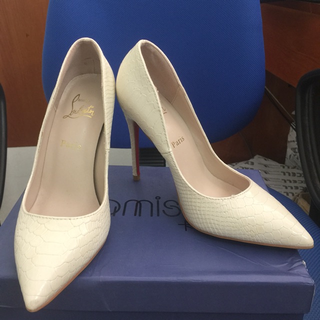 Giày cao gót louboutin vân da rắn đế chắc chắn
