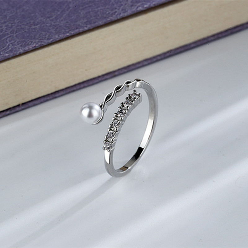 Nhẫn hợp kim mạ điện đính đá zircon và ngọc trai giả có thể điều chỉnh làm quà tặng cho nữ