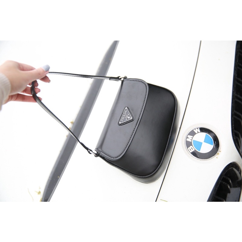 Túi kẹp nách cloe prada