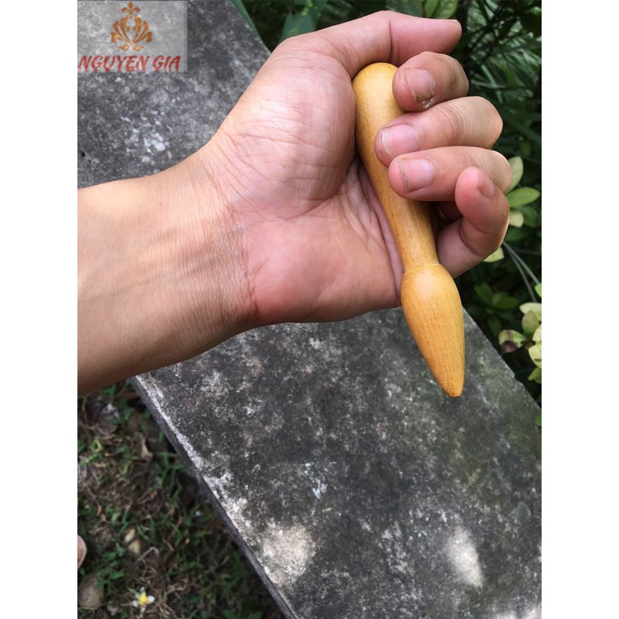 Cây massage day bấm huyệt bằng gỗ Bách thơm mát