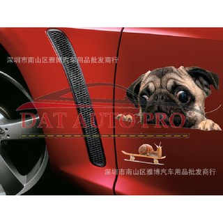 Tem Dán xe oto chó pug siêu dễ thương.
