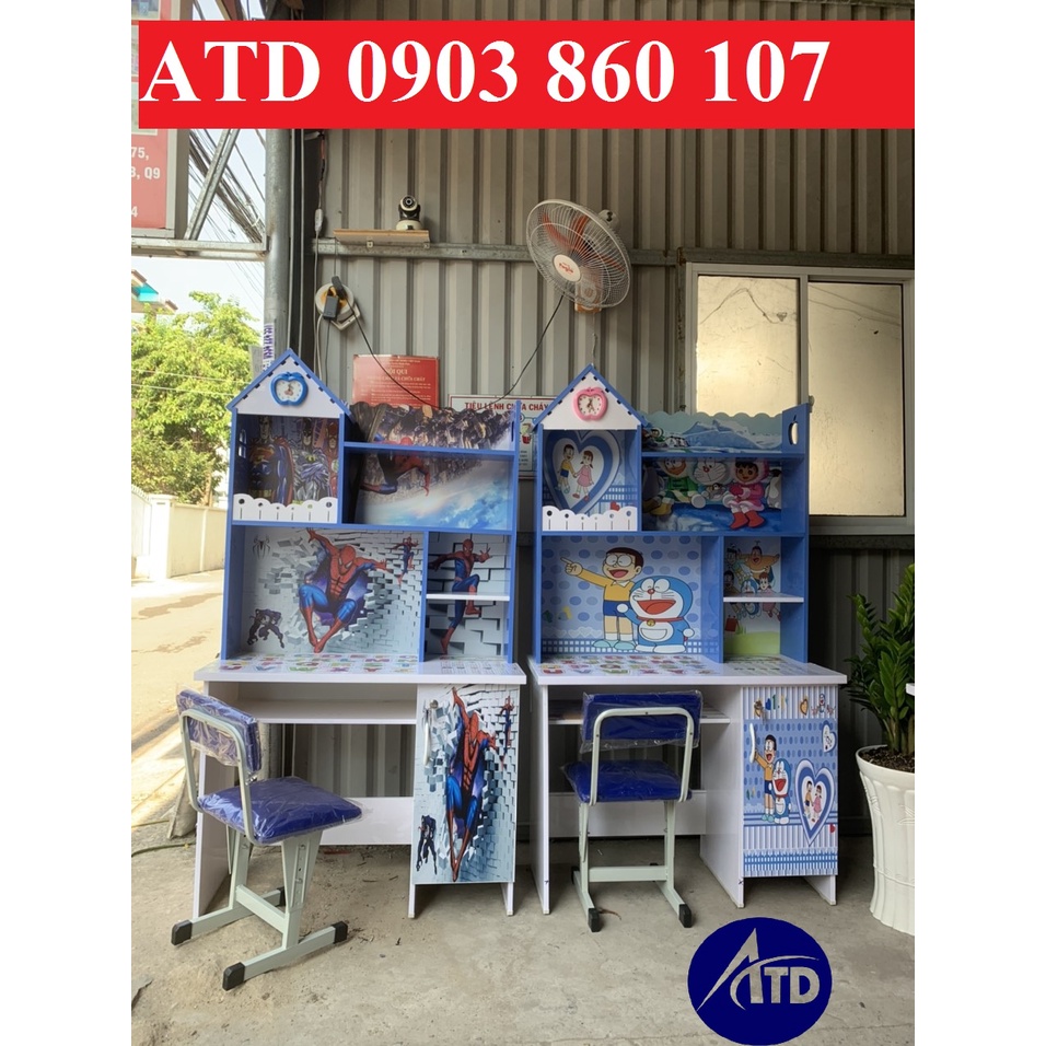 Bàn học cho bé tiểu học bằng nhựa có kệ sách màu xanh cho con trai siêu đẹp y hình tphcm-bình dương