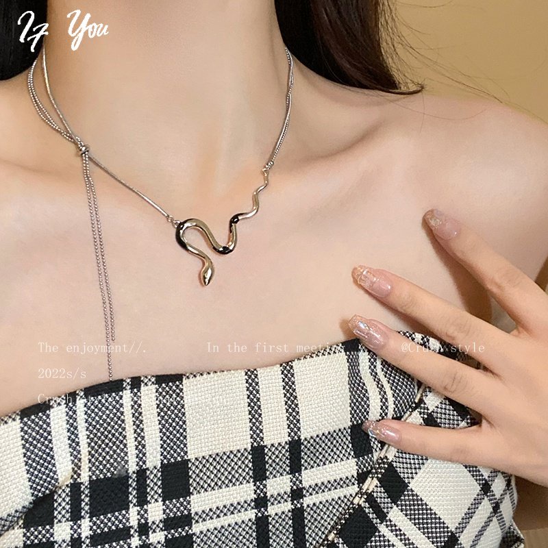 Vòng cổ AY mạ bạc mặt hình rắn đơn giản cho nữ