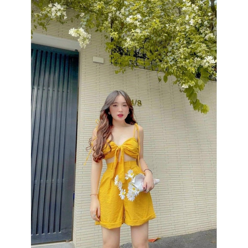 SET CROP VÀNG 2S CỘT NƠ NGỰC + SHORT | BigBuy360 - bigbuy360.vn