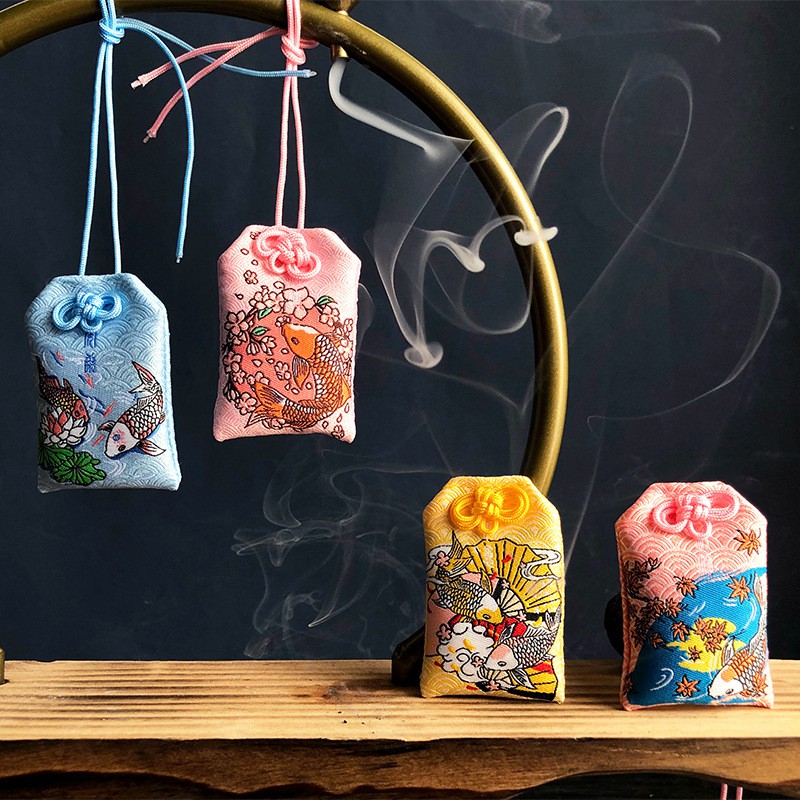 Túi Phước May Mắn Omamori Tặng Túi Nhựa Silicon vs Đá Ngũ Sắc