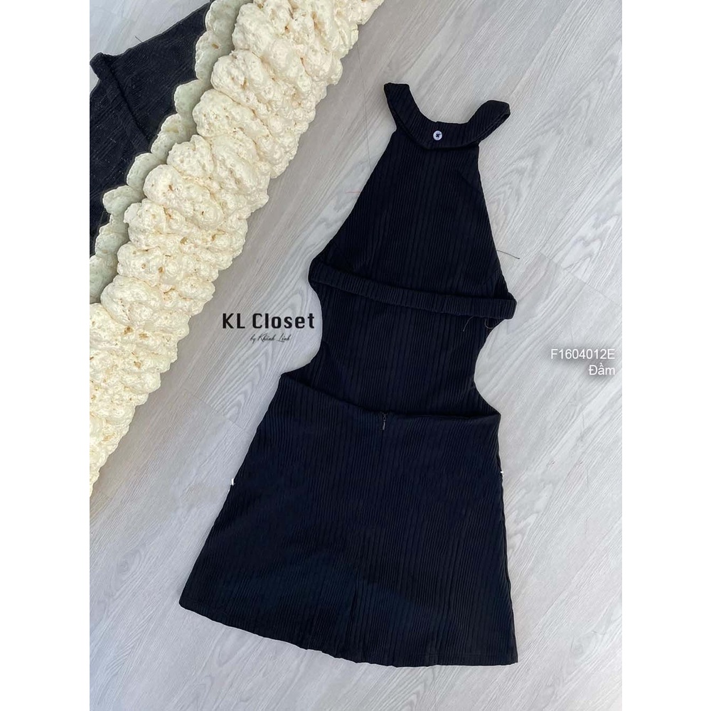 Đầm body khoét eo hai bên cổ yếm hở lưng!