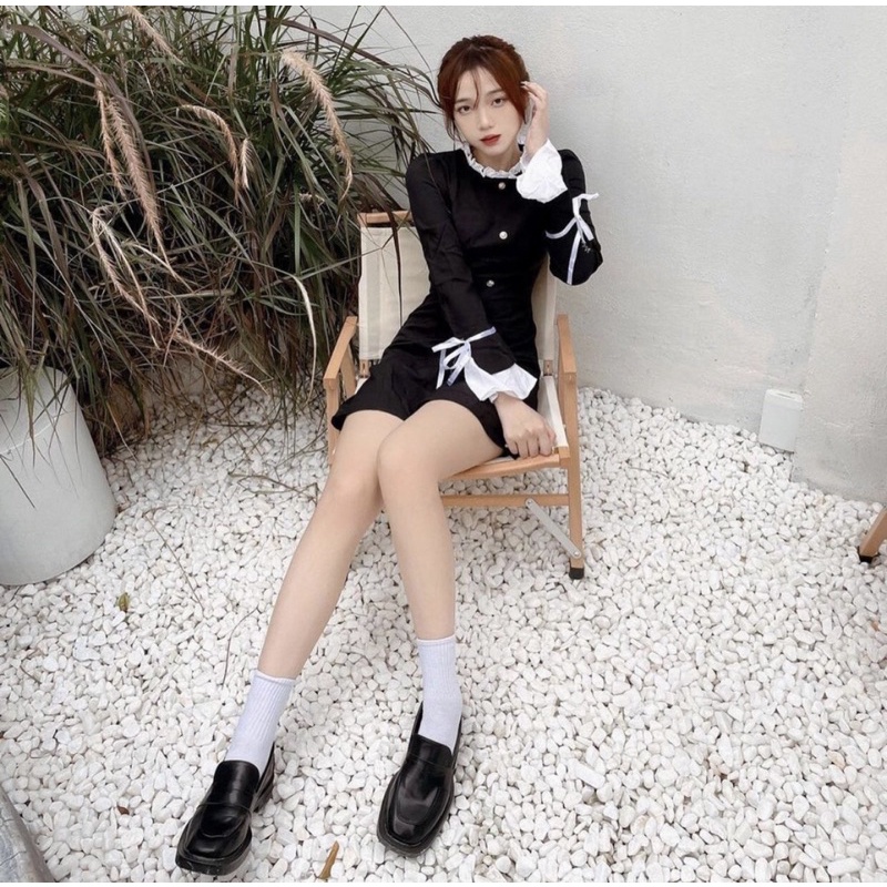 Váy đen body phối bèo trắng