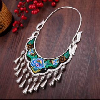 Kiềng cổ thêu hoa văn thổ cẩm