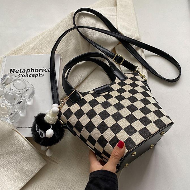 Túi đeo chéo IELGY kiểu dáng xô dễ phối đồ trẻ trung thời trang dành cho nữ