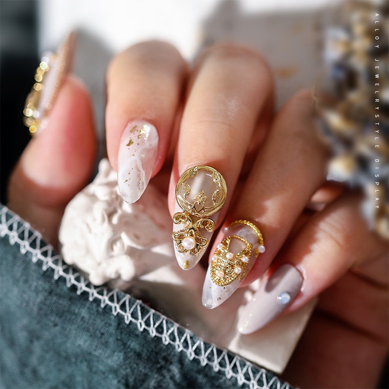 [Hàng mới về] Phụ Kiện Trang Trí Móng Tay Bằng Kim Loại Đính Đá Và Ngọc Trai Giả Hình Vương Miện Độc Đáo