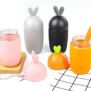 Bình nước thủy tinh cà rốt và tai thỏ