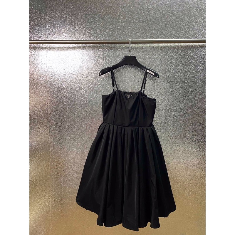 Váy quây Prada hàng cao cấp thiết kế 2 dây có khóa kéo phía sau siêu đẹp